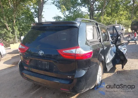 2016 Toyota Sienna Xle 8 Passenger z USA, uszkodzony, nr VIN 5TDYK3DC3GS764208